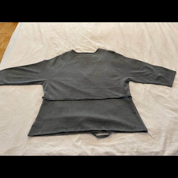 Faux wrap blouse with belt like new - Picture 9 of 10